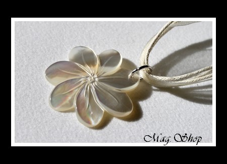 Fleur de Tiaré Collier Miti Nacre de Tahiti 2.5cm Reflets Blancs MAG.SHOP TAHITI