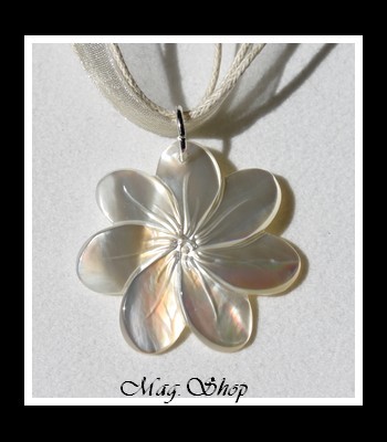 Fleur de Tiaré Collier Miti Nacre de Tahiti 3cm Reflets Blancs MAG.SHOP