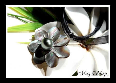 Fleur de Tiaré Collier des îles Nacre & Perle de Tahiti MAG.SHOP