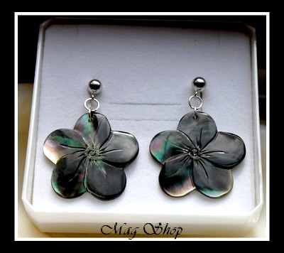 Fleurs Collection  Boucles d`Oreilles H3.5cm  Fleurs Hibiscus 2.5cm Nacre de Tahiti  Argent Rhodié 925 (0.54g)