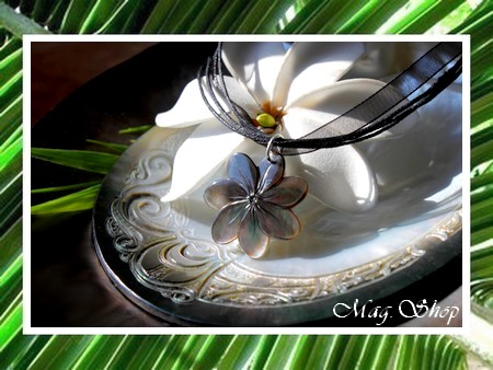 Fleurs Collection - Collier  Miti Fleur de Tiaré Nacre de Tahiti 3cm MAG.SHOP TAHITI
