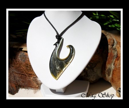 Hameçon Hereata Marquisien Collier Nacre de Tahiti Reflets Ocres Foncés MAG.SHOP