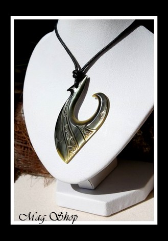 Hameçon Hereata Marquisien Collier Nacre de Tahiti Reflets Ocres Foncés MAG.SHOP