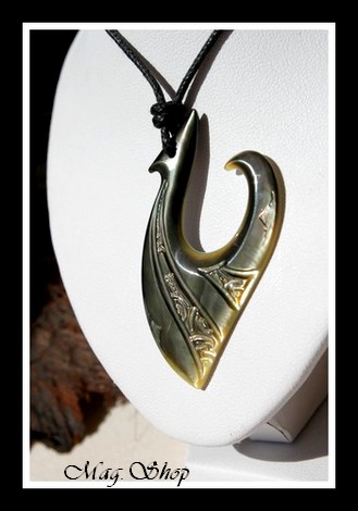 Hameçon Hereata Marquisien Collier Nacre de Tahiti Reflets Ocres Foncés MAG.SHOP