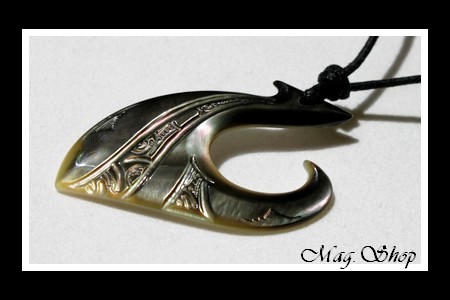 Hameçon Hereata Marquisien Collier Nacre de Tahiti Reflets Ocres Foncés MAG.SHOP