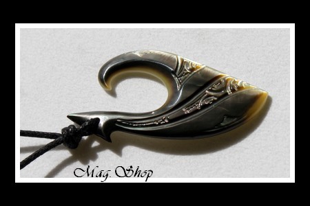 Hameçon Hereata Marquisien Collier Nacre de Tahiti Reflets Ocres Foncés MAG.SHOP
