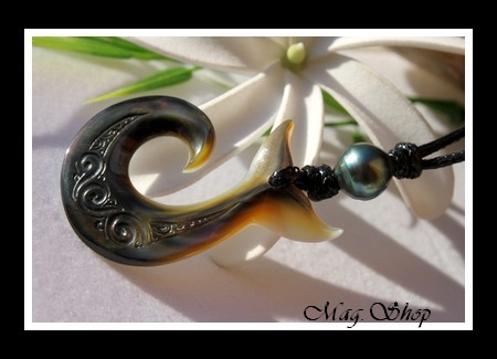 Hameçon Queue de Baleine Collier Nacre & Perle de Tahiti Modèle 1 MAG.SHOP