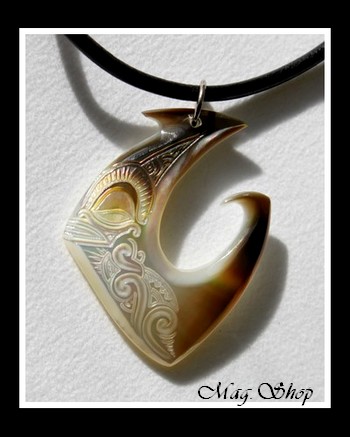 Hameçon Teano Tiki Marquisien Vagues Collier Nacre de Tahiti MAG.SHOP