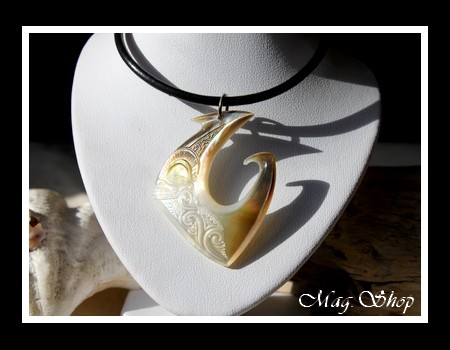 Hameçon Teano Tiki Marquisien Vagues Collier Nacre de Tahiti MAG.SHOP