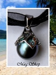 Silver Sea Collection / Collier Hani / Pendentif H:2cm Argent Rhodié 925 (1.35g) & Perle Drop de Tahiti 11.25mm/B Reflets Gris/Bleus / Cordons Couleur Noir (photos non contratuelles)