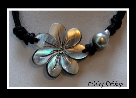 Hatuona Fleur de Tiaré Collier Nacre Reflets Gris Colorés & Perle de Tahiti Reflets Gris-Bleus MAG.SHOP