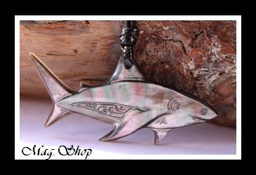 Haupea Collier Requin Marquisien Nacre de Tahiti Modèle 3 MAG.SHOP