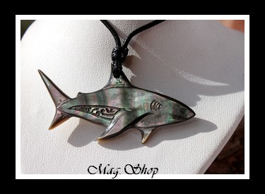 Haupea Collier Requin Marquisien Nacre de Tahiti Modèle 3 MAG.SHOP