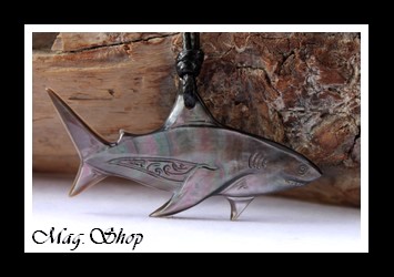 Haupea Collier Requin Marquisien Nacre de Tahiti Modèle 3 MAG.SHOP