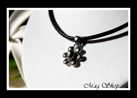 Heia Collier Fleur de Tiaré Argent Rhodié 925 Perle Keishi de Tahiti Reflets Verts MAG.SHOP