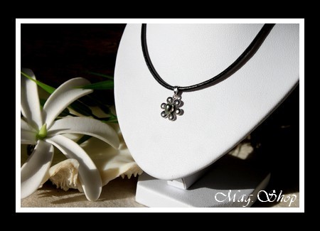 Heia Collier Fleur de Tiaré Argent Rhodié 925 Perle Keishi de Tahiti Reflets Verts MAG.SHOP