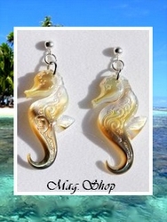 Marquises Collection / Boucles D'Oreilles Hippocampes Heifara Vagues Nacre de Tahiti H:4cm Reflets Clairs/Dorés/Ocres / Argent 925 (0.54g) (photos non contractuelles)