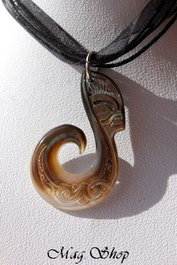 Heremana Tiki Collier Hameçon Vagues Nacre de Tahiti Modèle 3 MAG.SHOP