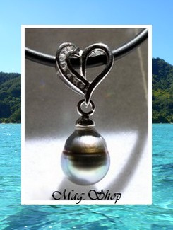 Silver Sea Collection / Collier Coeur Herenui  / Pendentif Argent Rhodié 925 (0.56g) 7 Zircons H: 2cm / Perle Cerclée de Tahiti 9.35mm/AB Gris/Verts d'eau / Cordon Noir (photos non contractuelles)