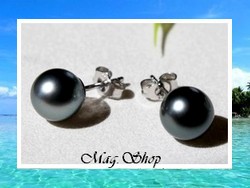 Silver Sea Collection / Boucles d'Oreilles Hinaiti Perles Semi-Baroques de Tahiti 8.60mm/C Gris/Bleus Foncés / Argent Rhodié 925 (0.43g) (photos non contractuelles)