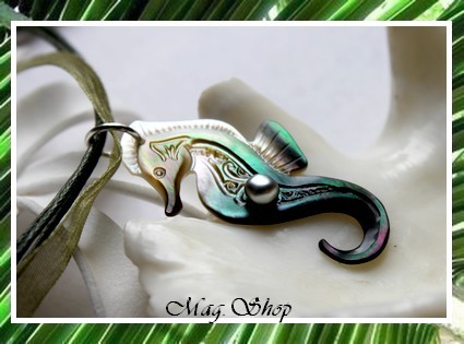 Hippocampe  Collier Miti Nacre H4cm & Perle Keishi de Tahiti MAG.SHOP