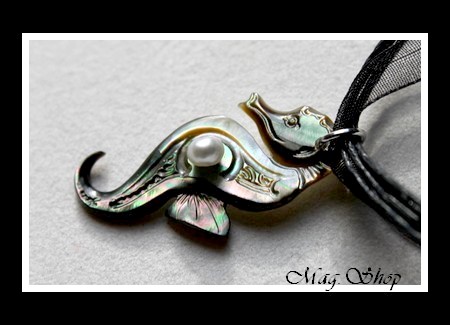 Hippocampe Collier Nacre Reflets Foncés Colorés & Perle Keishi de Tahiti MAG.SHOP