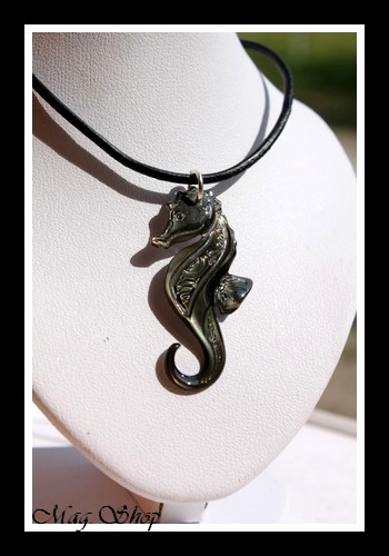 Hippocampe Marquisien Collier Nacre de Tahiti MAG.SHOP