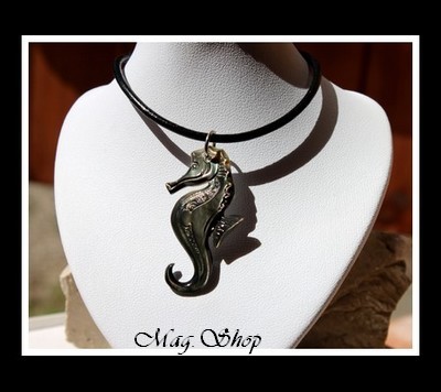 Hippocampe Marquisien Collier Nacre de Tahiti Reflets Foncés MAG.SHOP