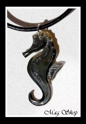 Hippocampe Marquisien Collier Nacre de Tahiti Reflets Foncés MAG.SHOP