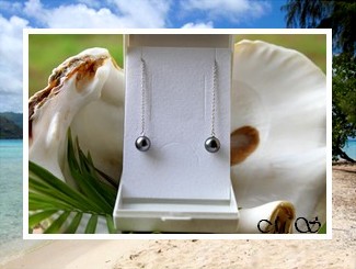 Silver Sea Collection / Boucles d'Oreilles Hiva OA' Hauteur 4.7cm / Argent Rhodié 925 2 Perles Rondes de Tahiti 8mm/BC Reflets Gris (photos contractuelles)