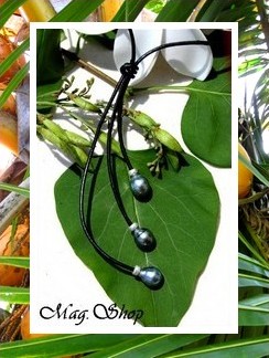 Pacifique Collection / Collier Hiva Oa'  3 Perles Cerclées de Tahiti 9m/9.50mm/BC  Gris/Bleus / 3 Intercalaires Argent 925 (0.54g) / Cuir Noir (photos non contractuelles)
