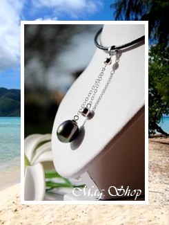 Silver Sea Collection / Collier Hiva Oa' / Pendentif Argent Rhodié 925 (0.74g)  / Perle Semi-Baroque de Tahiti  10.30mm/BC Verts Foncés Reflets Aubergines / Cuir Noir (photos non contractuelles)