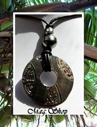 Moana Collection / Collier HOTOPUU Marquisien Nacre de Tahiti 3cm / Perle Cerclée de Tahiti 9.85mm/C+ Verts Foncés / Coton Noir / Intercalaire Argent 925 (0.18g) (photos non contractuelles)