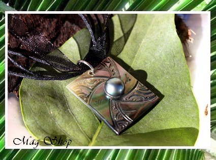 Iles Collection  Collier Miti Fakarava Nacre 2.5cm de Tahiti Reflets FoncésIrisés  Demie-Perle de Tahiti MAG.SHOP