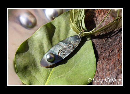 Iles Collection  Collier Miti Taravao Vagues Nacre de Tahiti H4.5cm & Demie-Perle de Tahiti MAG.SHOP