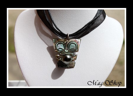 Iles Collection  Collier Miti Tiki Marquisien Sculpté & Gravé Nacre H 2.5cm de Tahiti & Perle de Tahiti MAG.SHOP