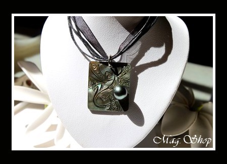 Iles Collection  Collier Rangiroa Margouillat Marquisien Nacre 3cm X 2.5cm & Perle de Tahiti MAG.SHOP