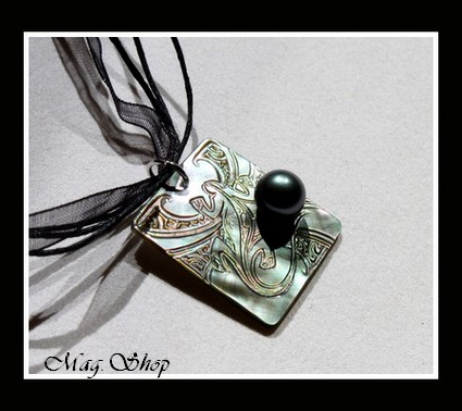 Iles Collection  Collier Rangiroa Margouillat Marquisien Nacre 3cm X 2.5cm & Perle de Tahiti MAG.SHOP