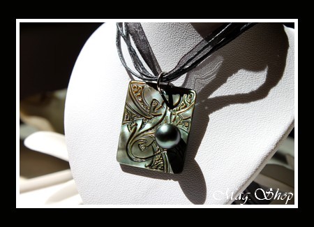 Iles Collection  Collier Rangiroa Margouillat Marquisien Nacre 3cm X 2.5cm & Perle de Tahiti MAG.SHOP