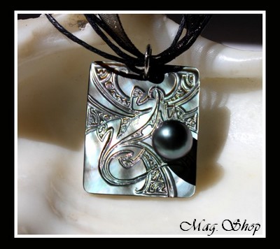 Iles Collection  Collier Rangiroa Margouillat Marquisien Nacre 3cm X 2.5cm & Perle de Tahiti MAG.SHOP
