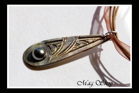 Iles Collection Collier Tahaa` Marquisien Nacre & Demie-Perle de Tahiti MAG.SHOP