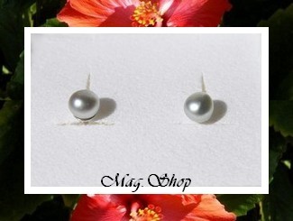 KEISHIS Collection / Boucles D'Oreilles Kamaka Perles Keishis de Tahiti Arrondies 4.60mm Reflets Gris/Blancs / Argent Rhodié 925 (0.42g) (photos non contractuelles)