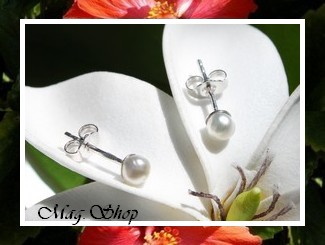 KEISHIS Collection / Boucles D'Oreilles Kamaka Perles Keishis de Tahiti Baroques Arrondis 3.85mm/A Reflets Clairs / Argent Rhodié 925 (0.42g) (photos non contractuelles)