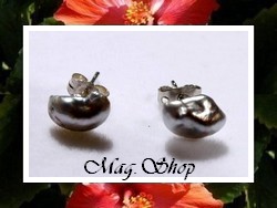 Heremiti Collection / Boucles D'Oreilles Kamaka Argent Rhodié 925 (0.48G) Perles Keishis Assorties de Tahiti 9.20mm/A Formes Baroques Reflets Gris/Gris Clairs (photos contractuelles)