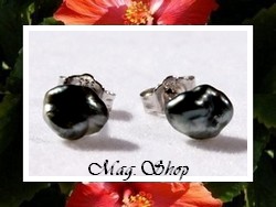 Keishis Collection / Boucles D'Oreilles Kamaka Argent Rhodié 925 (0.20G) Perles Keishis Baroques Assorties de Tahiti 6.50mm/A Refles Gris/Bleus Foncés (photos non contractuelles)