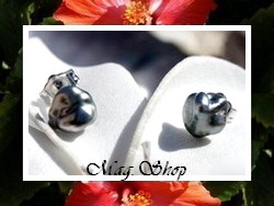 Keishis Collection / Boucles D'Oreilles Kamaka Argent Rhodié 925 (0.48g) Perles Keishis Assorties de Tahiti 8.50mm/A Formes Baroques Reflets Gris Foncés (photos non contractuelles)