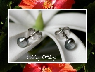 KEISHIS Collection / Boucles D'Oreilles Kamaka Perles Keishis de TAHITI 5mm/A Reflets Gris / Argent Rhodié (0.42g) (Photos non Contractuelles)