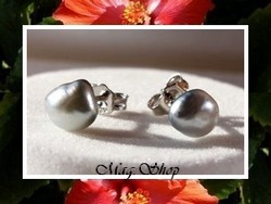 Keishis Collection / Boucles D'Oreilles Kamaka Argent Rhodié 925 (0.20G) Perles Keishis Baroques Assorties de Tahiti 6.30mm/A Reflets Gris Clairs (photos non contractuelles)