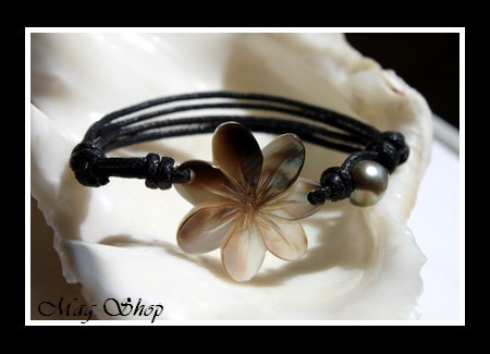 Lagon Collection  Bracelet Bora-Bora Fleur de Tiaré Nacre de Tahiti 2.5cm & Perle de Tahiti MAG.SHOP