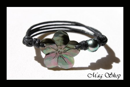 Lagon Collection Bracelet Fleur Hibiscus 2.5cm & Perle de Tahiti Reflets Verts MAG.SHOP